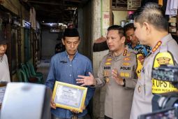 Polisi beri penghargaan Hansip yang gugur di cakung sebagai sosok pahlawan lingkungan