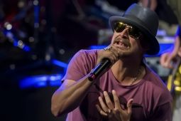 Kid Rock bawain lagu tribute buat mendiang Charlie Kirk
