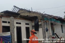 Puluhan rumah di Bogor rusak akibat hujan dan angin kencang