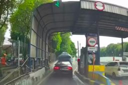 Viral mobil mewah terobos gerbang tol: Ini penjelasan polisi dan kondisi sang sopir