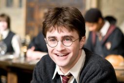 Daniel Radcliffe kirim pesan manis untuk pemeran baru Harry Potter