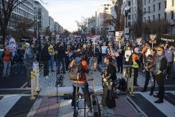 Demo di depan Gedung Putih, massa demonstran desak Trump dicopot