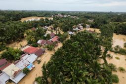 Akses ke sejumlah desa di Aceh Barat masih terputus meski banjir mulai surut