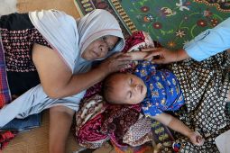 Tips tetap sehat dan bebas ISPA saat musim hujan dan banjir