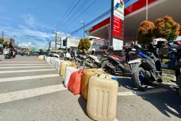 BBM langka di Aceh Barat: Warga keluhkan kemacetan dan aksi borong BBM