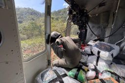 Medan sulit, bantuan untuk korban longsor Tapanuli Utara diterjunkan lewat udara