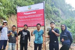 Kemenhut kembali menyegel 3 pihak yang diduga picu banjir di Sumatera