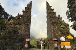 Gerbang Handara jadi magnet turis Asia di Bali Utara