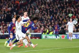Jules Kounde cetak brace, Barcelona menang 2-1 atas Frankfurt