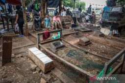 Pemkot Jaktim beri SP1 bagi warga yang gunakan lahan TPU Rawa Bunga