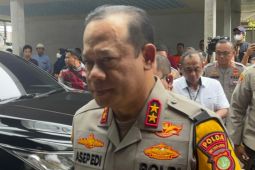 Polisi lakukan olah TKP insiden mobil tabrak siswa & guru di SDN Kalibaru 01 Cilincing