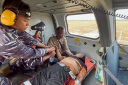 Korban banjir Aceh yang mengidap stroke dievakuasi dengan helikopter