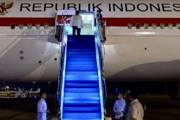 Prabowo pimpin rapat koordinasi penanganan bencana usai tiba di Medan