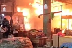 Kebakaran hanguskan area Pasar Induk Kramat Jati Jaktim