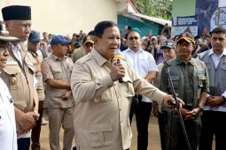 Prabowo pastikan pengungsi tak sendirian, semua pihak bergerak perbaiki kondisi