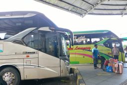 Lima bus di Terminal Pulo Gebang tidak layak jalan saat Nataru