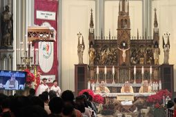 Suasana Natal di Katedral Jakarta: Misa Pontifikal dihadiri ribuan umat