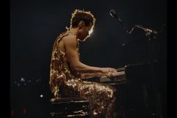 Harry Styles Bikin Fans Penasaran dengan Video Balada Piano Baru