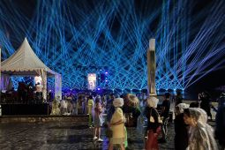 Diguyur Hujan, Puluhan Ribu Warga Tetap Rayakan Tahun Baru 2026 di Ancol