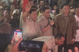 Presiden Prabowo Sambut Tahun Baru 2026 dengan Bernyanyi Lagu Nasional Bersama Pengungsi