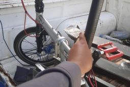 Polisi Selidiki TKP Kecelakaan antara Minibus dan Sepeda di Jaksel