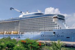 Kapal Pesiar Ovation Of The Seas Singgah di Lombok