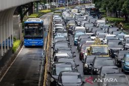 Rute Transjakarta Diperpendek dan Dialihkan Akibat Banjir