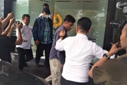 Wali Kota Maidi dan Pejabat Pemkot Madiun Dibawa KPK ke Jakarta