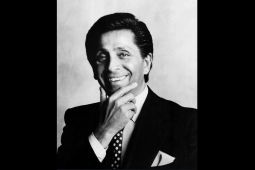 Desainer Legendaris Valentino Tutup Usia 93 Tahun