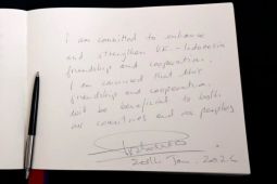 Presiden Prabowo Tulis Komitmen Perkuat Persahabatan dengan Inggris