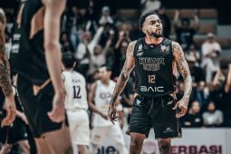 Duel Cooper vs Francis Warnai Laga Dewa United Kontra Rajawali Medan