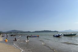 Pasca Banjir dan Longsor, Aktivitas Wisata di Pantai Indah Pandan Mulai Pulih