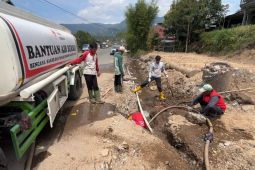 PMI Salurkan 4.500 Liter Air Bersih untuk Korban Banjir Agam