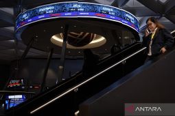 IHSG Sesi I Ditutup Anjlok 2,42 Persen, Investor Masih Minim Keberanian Ambil Risiko