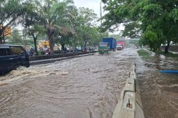 Jalan Daan Mogot Lumpuh Akibat Banjir, Pengendara Diimbau Cari Alternatif