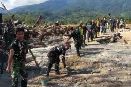 Pemulihan Aceh Pascabanjir, TNI dan Warga Bersihkan Jalan dan Fasilitas Umum