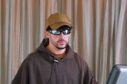 Bad Bunny Raih Grammy Pertama Lewat Album Berbahasa Spanyol