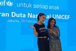 Cinta Laura Sentil Isu Kesehatan Mental Anak di NTT