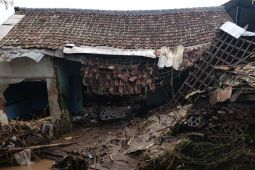 5 Rumah Rusak Parah Akibat Banjir di Majalaya