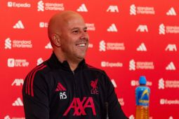 Arne Slot Ajak Sepak Bola Lebih Tegas Lawan Rasisme