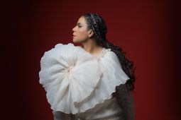 Nowela Mikhelia Rilis Lagu "Mamae" sebagai Bukti Cintanya pada Papua