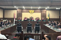 Sidang Korupsi Minyak Mentah Berlangsung hingga Dini Hari