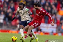 Arne Slot Sebut Liga Inggris Kompetitif Tapi Kurang Menghibur