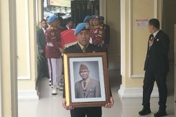 Putra Kedua Try Sutrisno Pimpin Sholat Jenazah Sang Ayah