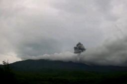Gunung Lewotobi Laki-laki di Flores Timur Meletus Lagi