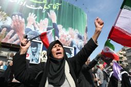 Serangan AS-Israel di Dekat Teheran Tewaskan 3 Orang, Puluhan Terluka