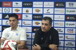 Pelatih Arema Sebut Timnya Kalah Gara-gara Wasit