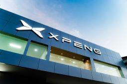 Xpeng Perkenalkan SUV Fastback Mona L03, Siap Debut pada Juli 2026