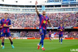 Hattrick Raphinha Antar Barcelona Menang 5-2 atas Sevilla