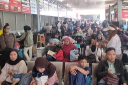 Pemudik Padati Terminal Kalideres Jelang Puncak Arus Mudik